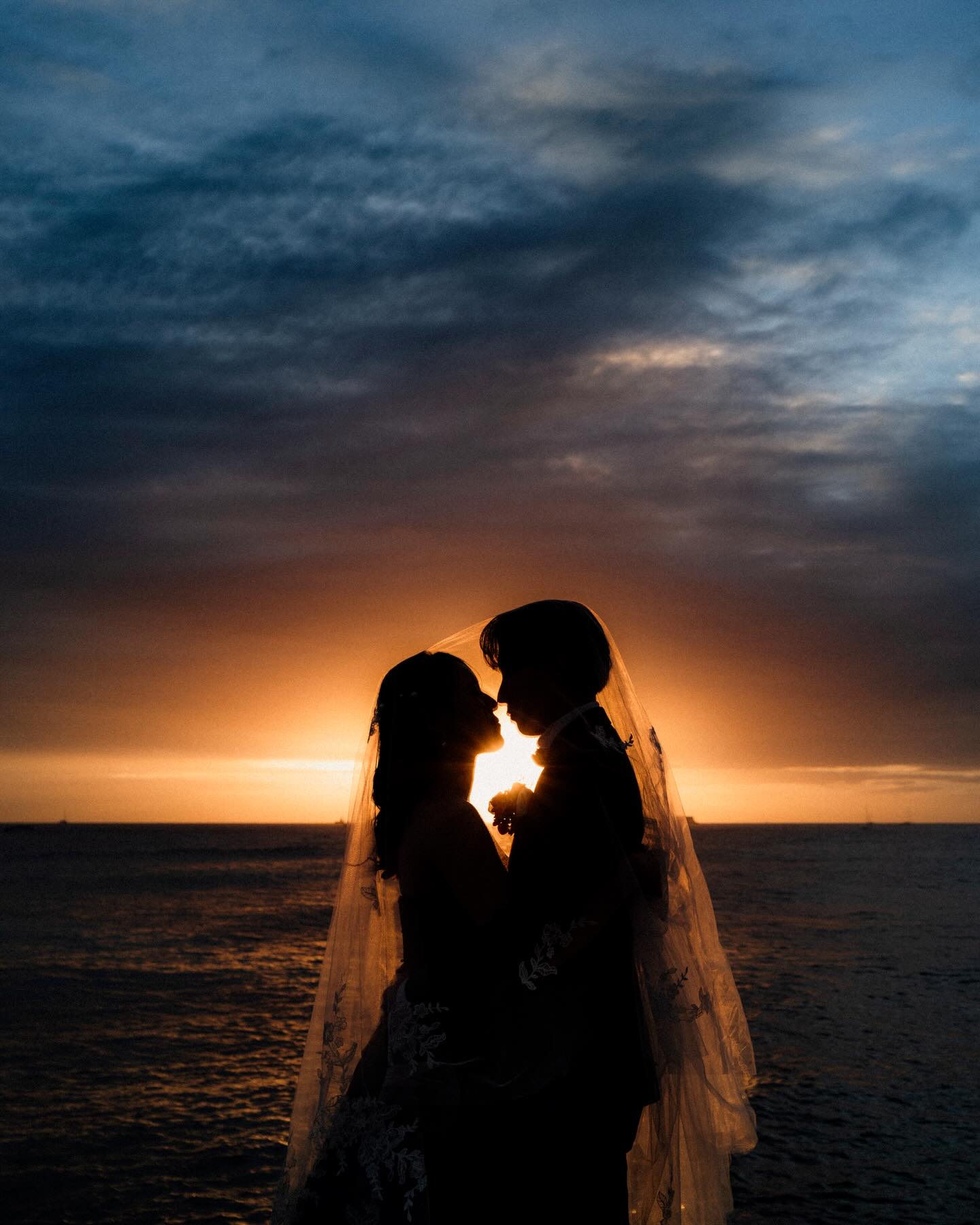 Some days the sky will be grey and during sunset the park is fairly empty. If it was clear that morning and the trade winds are still around the last moments of the day have a chance to explode with color and soft light as the sun bounces between the ocean and cloud.

@visionari_photography
@visionarijapan
@watabewedding_hawaii

#hawaiiwedding
#hawaiiweddingphotography
#weddingphotography
#oahuphotographer
#magicisland